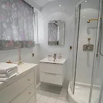 Bostele With Five Bedrooms, Indoor Pool, Two Saunas & Garage فيلة
