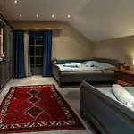 Bostele With Five Bedrooms, Indoor Pool, Two Saunas & Garage فيلة