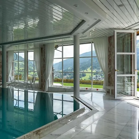 Bostele With Five Bedrooms, Indoor Pool, Two Saunas & Garage Бад Кляйнкирххайм
