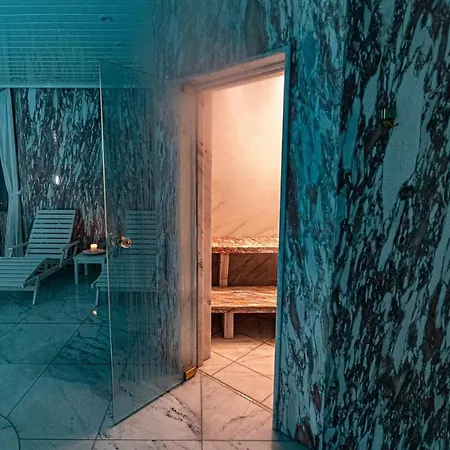 Bostele With Five Bedrooms, Indoor Pool, Two Saunas & Garage 巴德小基希海姆