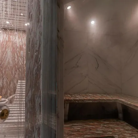 Bostele With Five Bedrooms, Indoor Pool, Two Saunas & Garage ヴィラ *