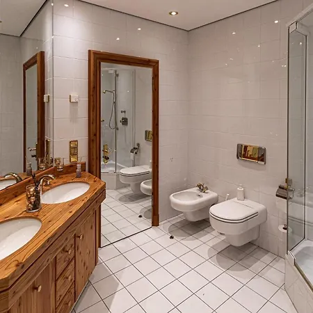 Bostele With Five Bedrooms, Indoor Pool, Two Saunas & Garage *