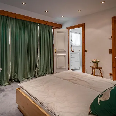 Bostele With Five Bedrooms, Indoor Pool, Two Saunas & Garage * バド クラインキルヒハイム