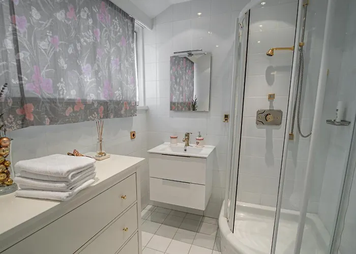 Bostele With Five Bedrooms, Indoor Pool, Two Saunas & Garage Willa